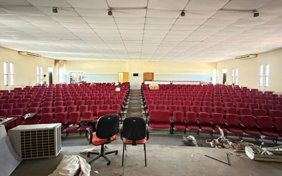 Estrutura abandonada da UEMS em Coxim revela descaso e gera revolta na comunidade