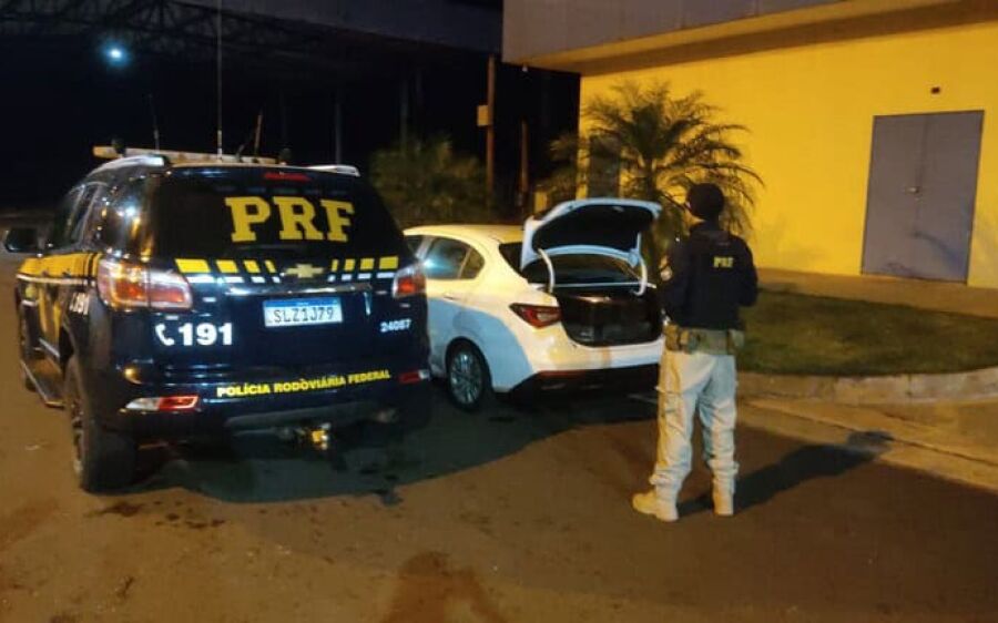 Após tentativa de fuga, PRF apreende 225,8 kg de maconha e prende suspeito na BR-163
