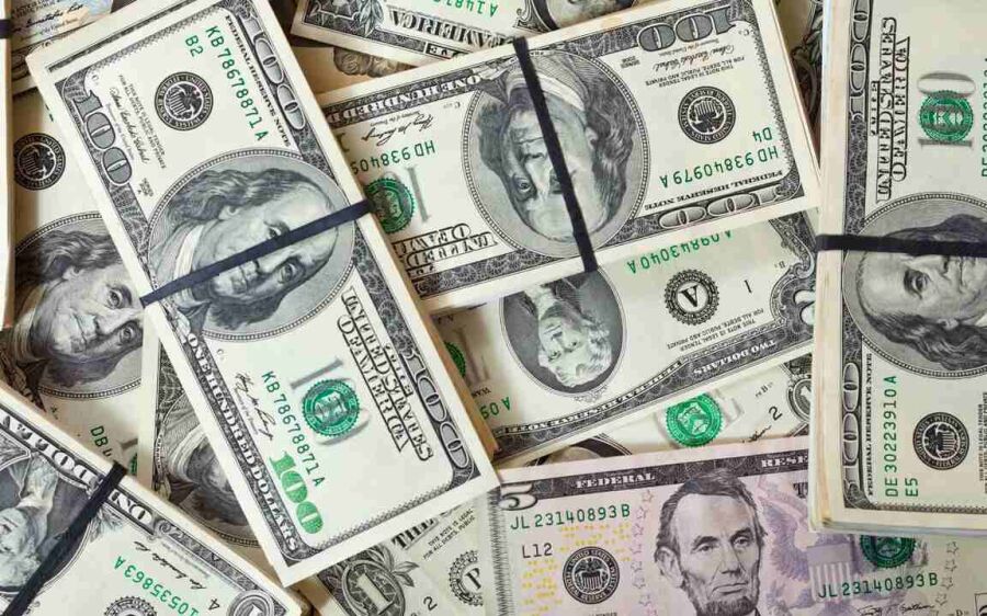 Dólar cai e fecha abaixo de R$ 5,40 com indicadores dos EUA

