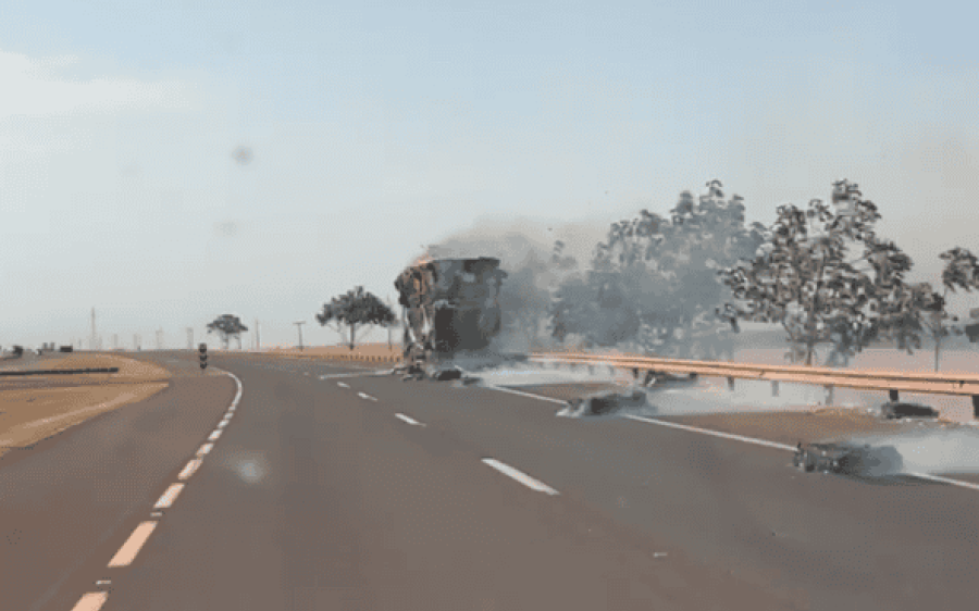  Incêndio em carreta de algodão interdita BR-163 em São Gabriel do Oeste
