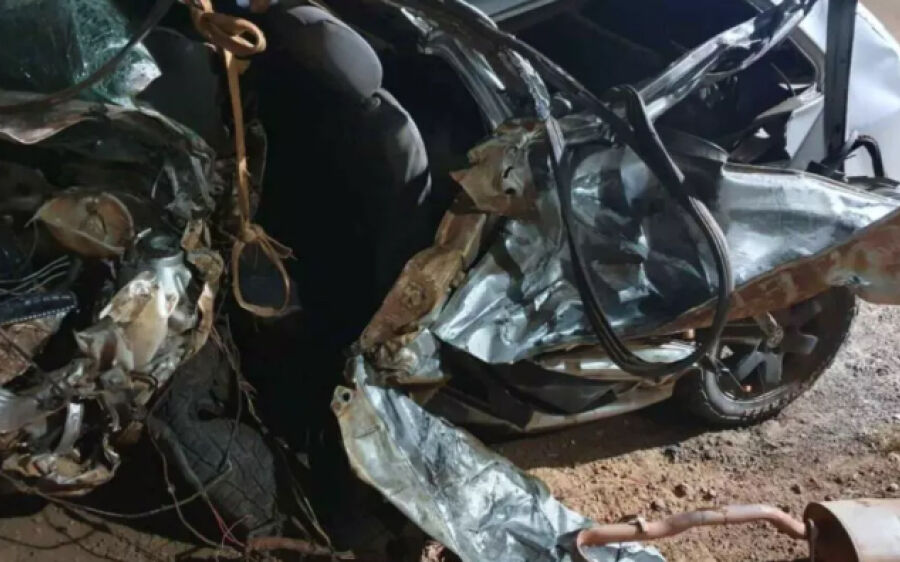 Duas crianças ficam feridas após acidente entre carro e carreta na MS-306