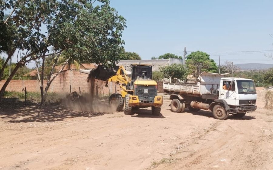 Prefeitura de Coxim intensifica limpeza de terrenos