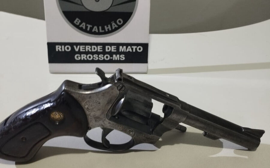 Homem é preso com arma e munições após denúncia de populares em Rio Verde de Mato Grosso
