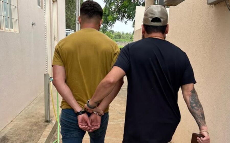 Homem é preso em flagrante por se passar por funcionário de empresa para aplicar golpes
