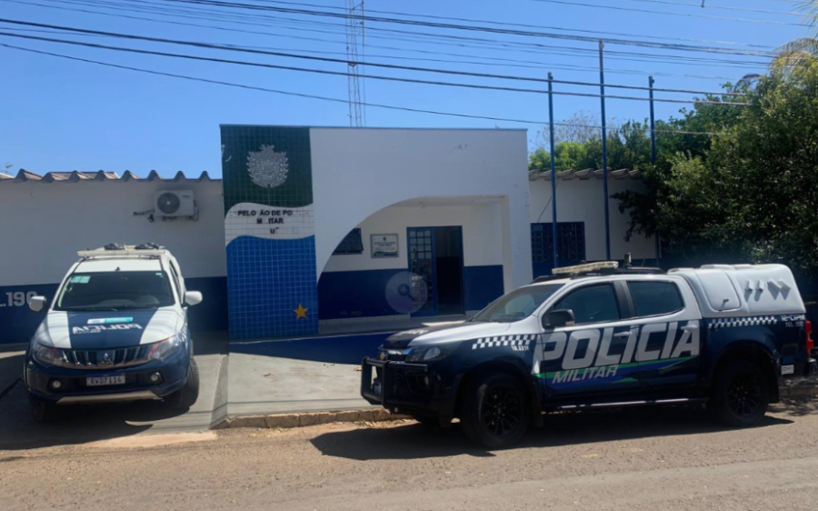 Jovem é presa após agredir a própria mãe durante briga em Camapuã
