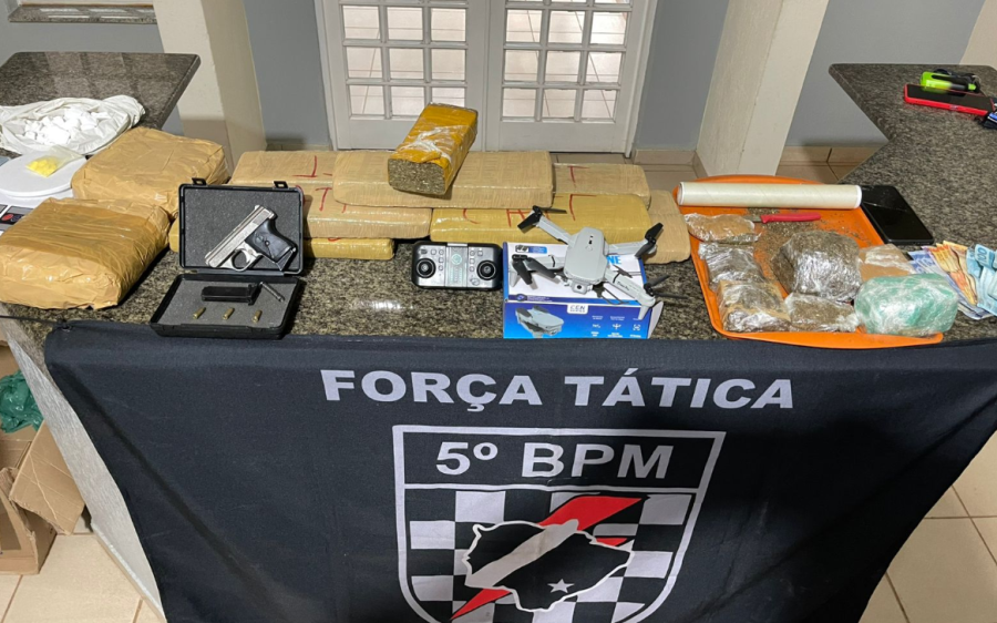 Polícia Militar apreende mais de 12 kg de drogas e arma de fogo durante operação em Coxim
