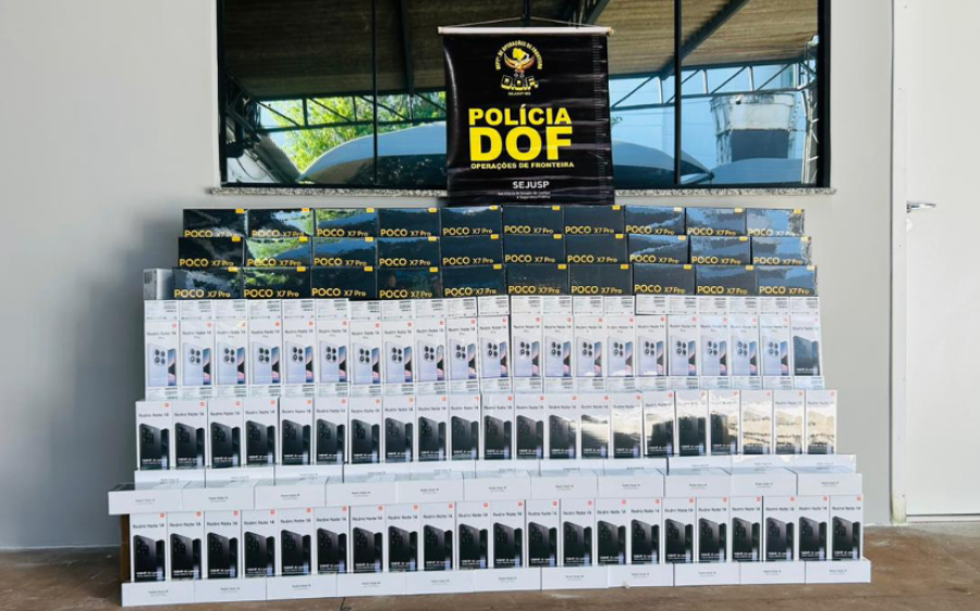 DOF apreende 242 celulares escondidos em carreta carregada com trigo
