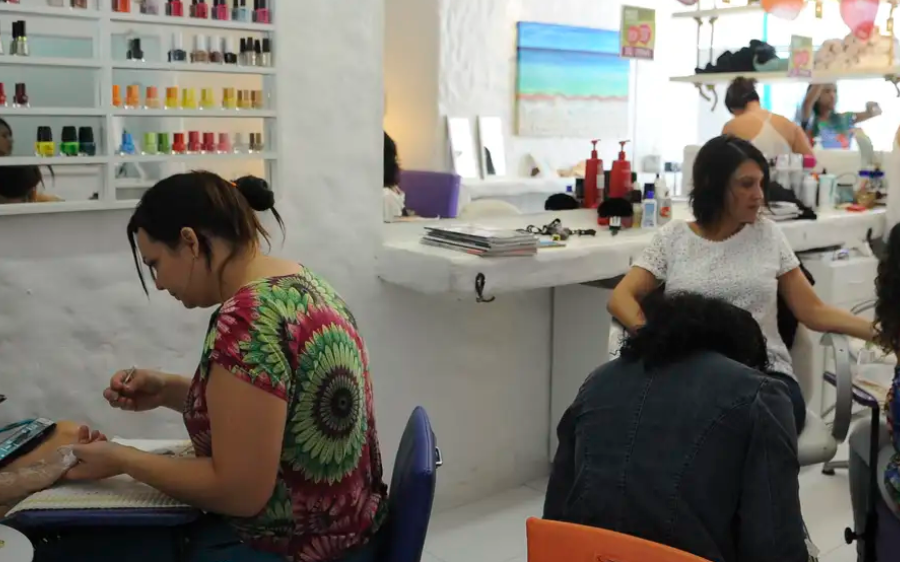 Anvisa proíbe proíbe duas substâncias utilizadas em produtos para unhas devido a riscos de câncer 