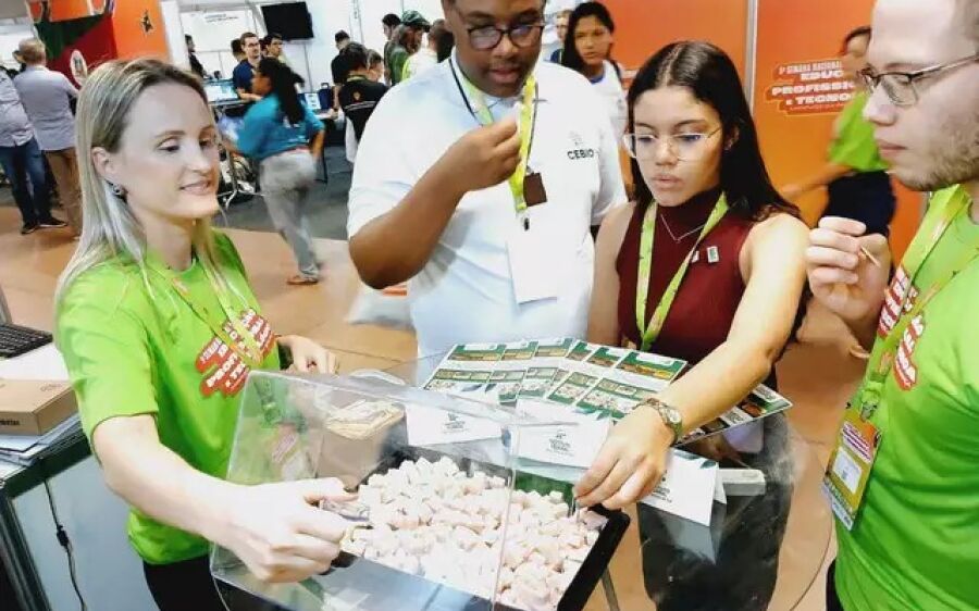 Estudantes de Coxim criam presunto de peixe para valorizar pescado