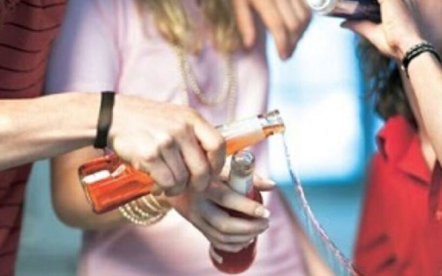 25% dos adolescentes consomem álcool de forma regular; meninas bebem com mais frequência