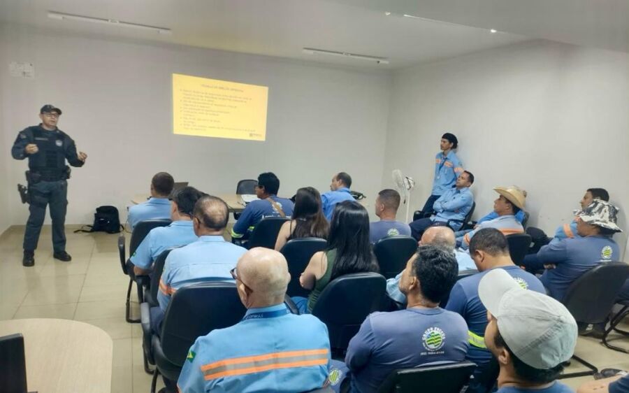 Polícia Militar leva lição de cidadania e segurança no trânsito à Sanesul de Coxim