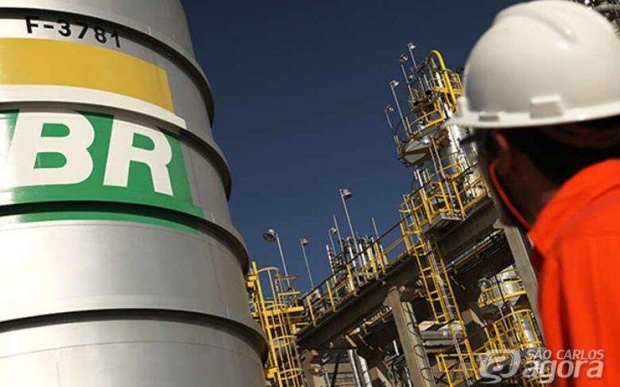 Petrobras Anuncia Queda no Preço da Gasolina A: Redução de 4,9% Começa a Valer Nesta Terça (21)