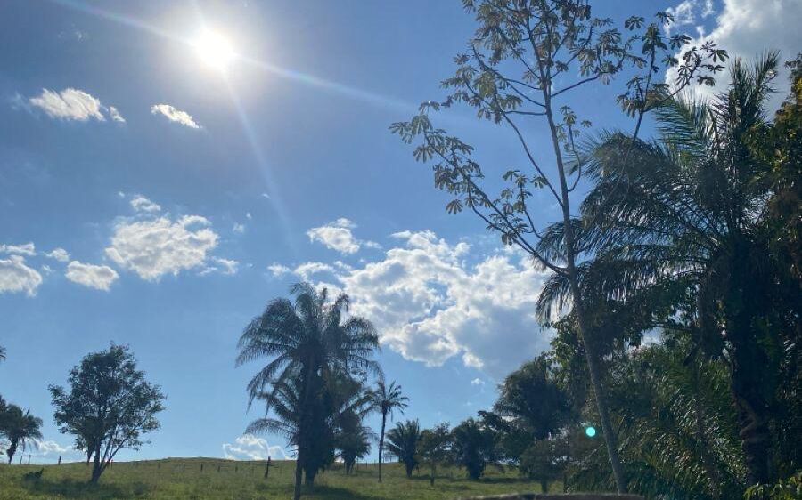 Domingo começa quente e termina com chance de chuva em Coxim