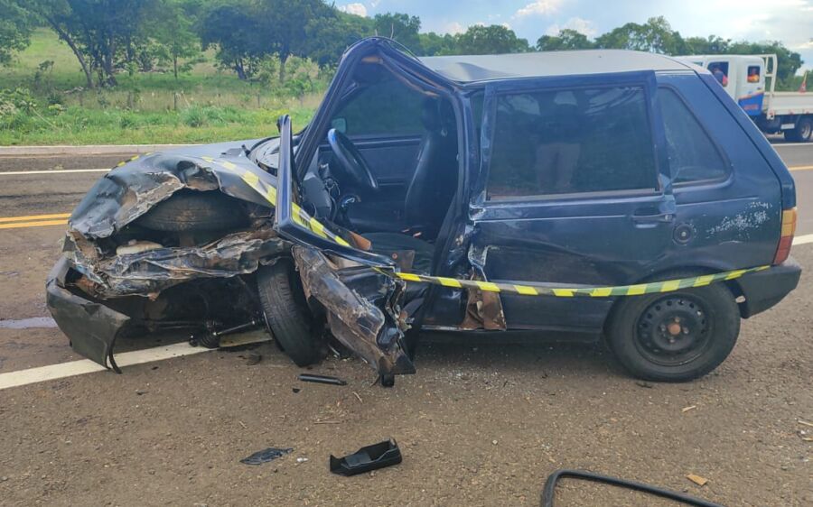 Acidente grave entre Fiorino e Uno deixa motorista ferido na BR-359, entre Coxim e Alcinópolis
