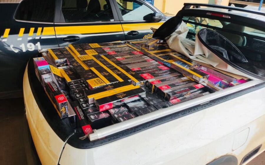 PRF apreende carga de cigarros eletrônicos transportada em picape na BR-267

