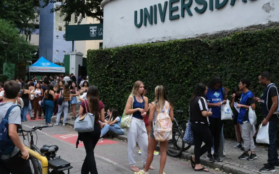 Inep divulga gabarito oficial do primeiro dia do Enem 2025; candidatos já podem consultar correção 