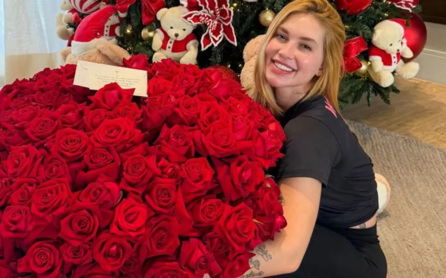 Virginia ganha surpresa ao completar um mês com Vini Jr.