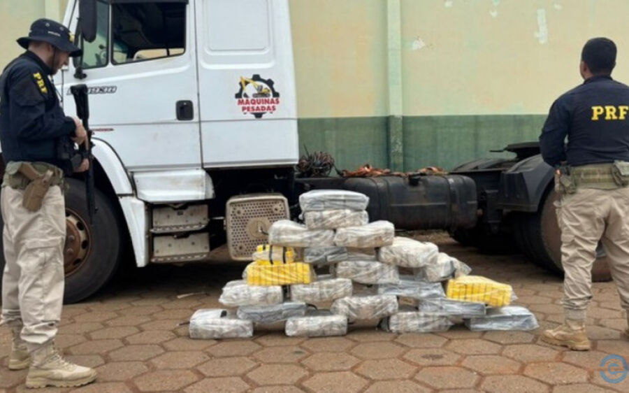 Mãe e filho são presos pela PRF com 160 quilos de cocaína na BR-158
