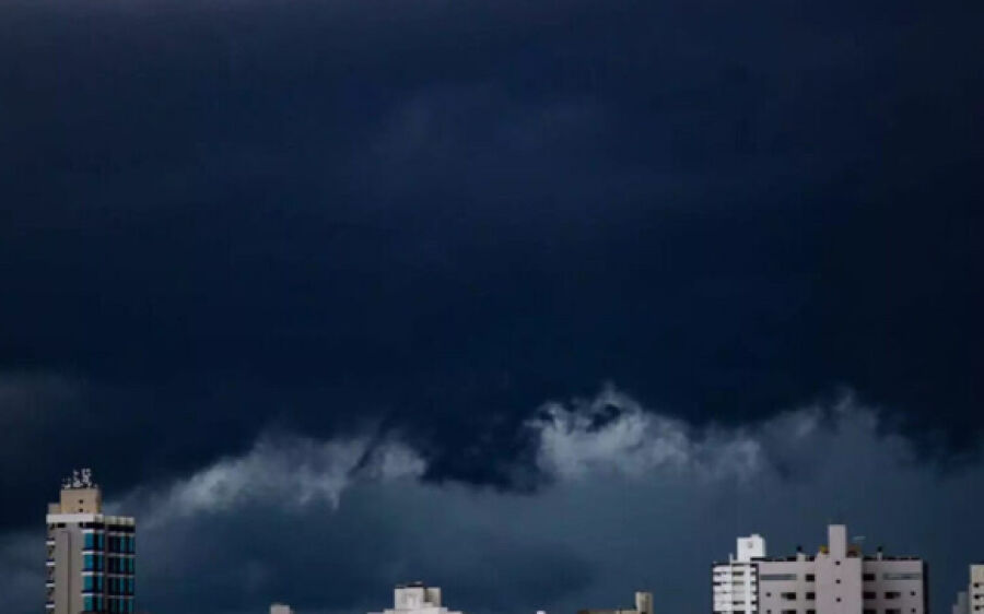 Frente fria avança e coloca todo Mato Grosso do Sul em alerta para tempestades severas nesta segunda