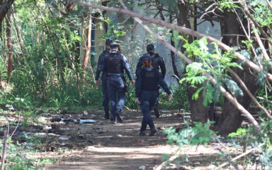 Corpo em decomposição é encontrado enterrado em cova rasa em MS