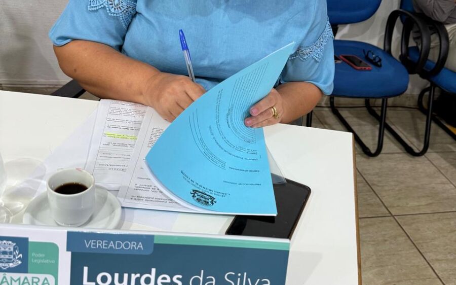 Pedido de cassação contra vereadora Lourdes de Coxim é protocolado por suposta incompatibilidade 