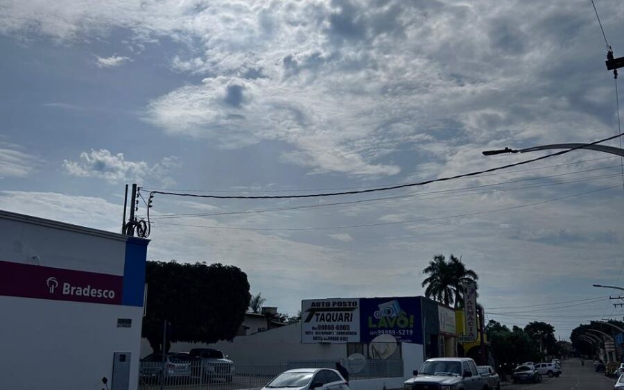 Coxim tem segunda-feira marcada por tempo instável e alerta de tempestade