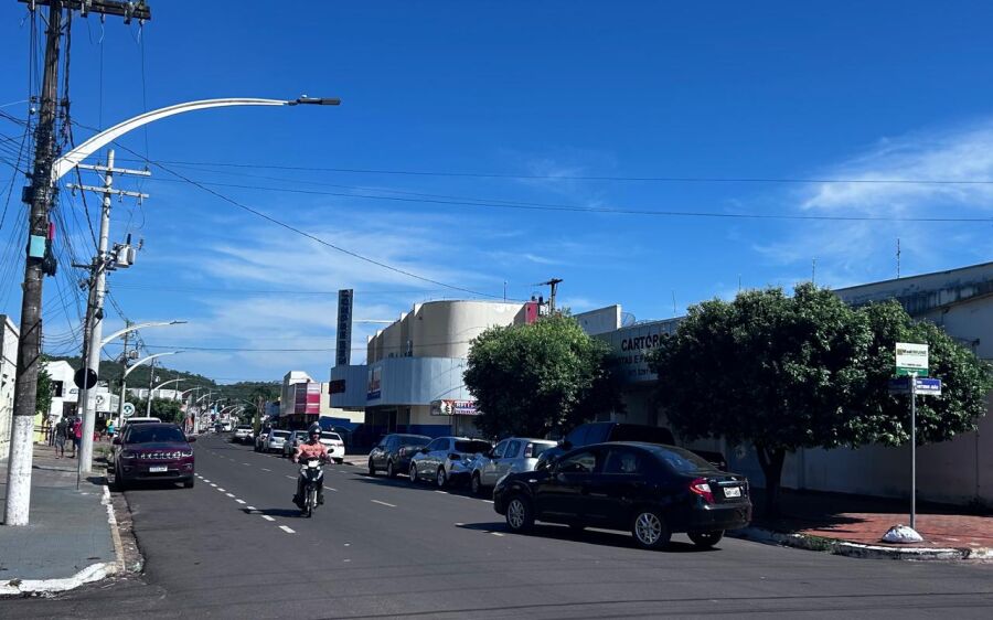        Terça-feira de calor intenso marca o dia em Coxim