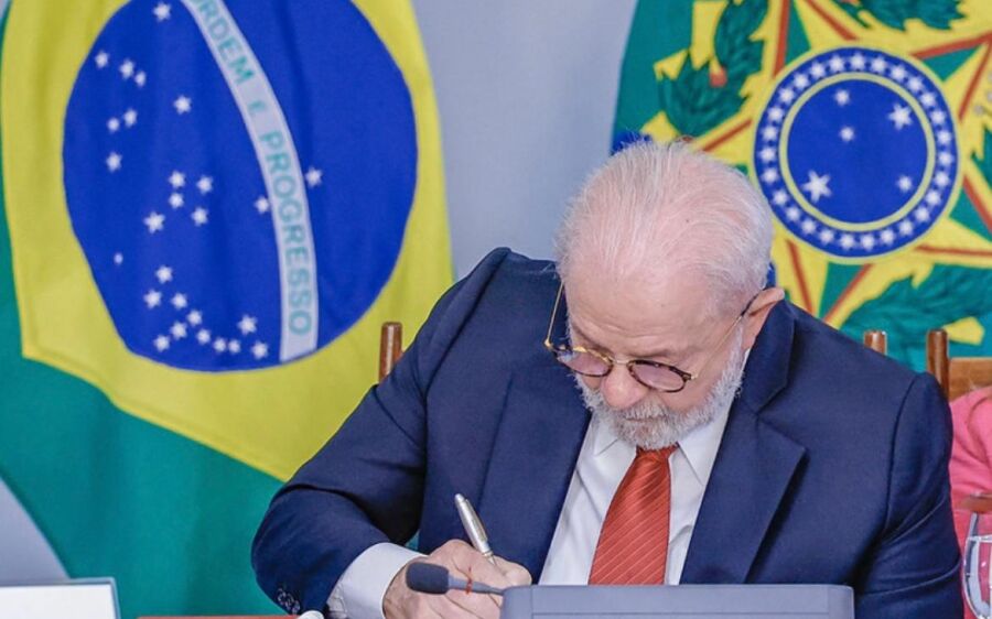 Lula sanciona nova política do Imposto de Renda e amplia isenção para salários de até R$ 5 mil