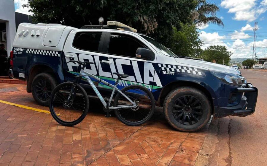 Homem é preso pela PM após furto de bicicleta recuperada em terreno baldio em Rio Verde