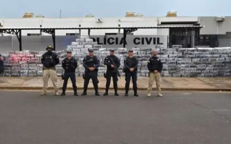 Polícia apreende mais de 5,6 toneladas de maconha em caminhão bitrem
