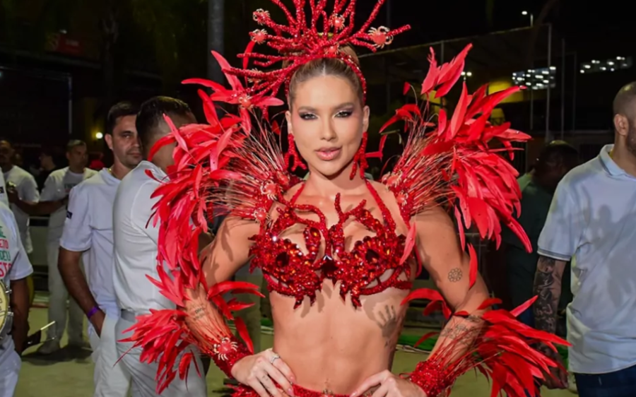 Virginia Fonseca arrasa no minidesfile da Grande Rio