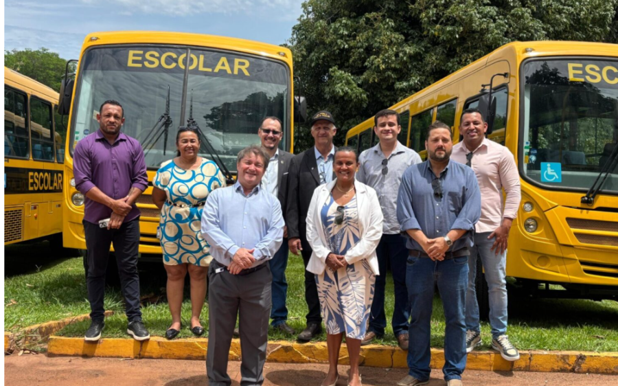 Coxim recebe dois novos ônibus escolares com acessibilidade
