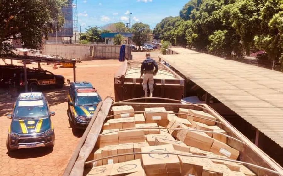 Polícia apreende 300 mil maços de cigarros em caminhão na BR-163
