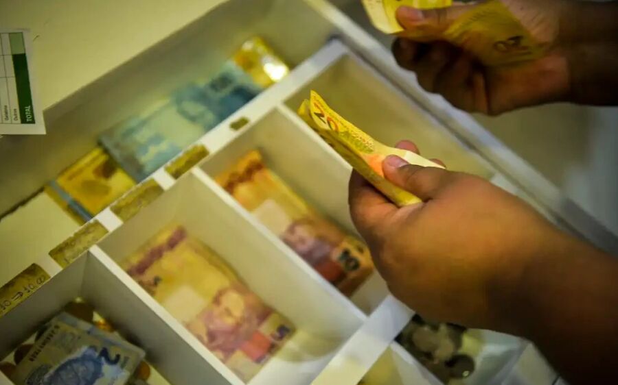 Segunda parcela do 13&ordm; salário deve ser paga até o dia 19