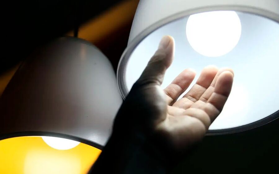 Aneel anuncia bandeira tarifária verde e contas de luz não terão custo extra em janeiro de 2026
