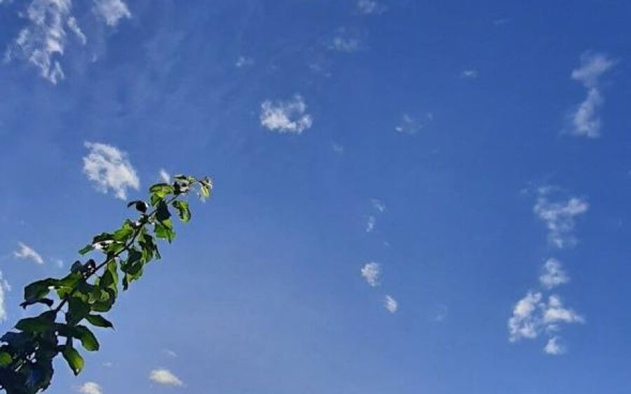 O Domingo (14) começou com tempo aberto, mas com previsão de chuva ao longo do dia 