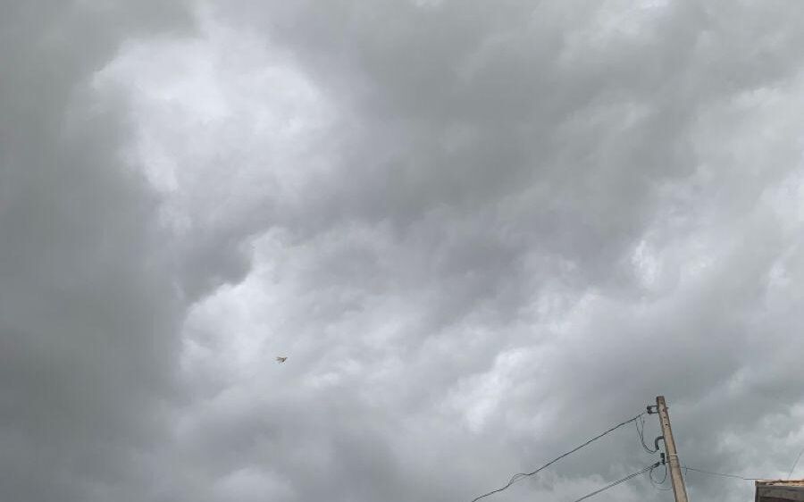 Coxim tem quinta-feira de céu nublado, abafamento e chance de chuva isolada