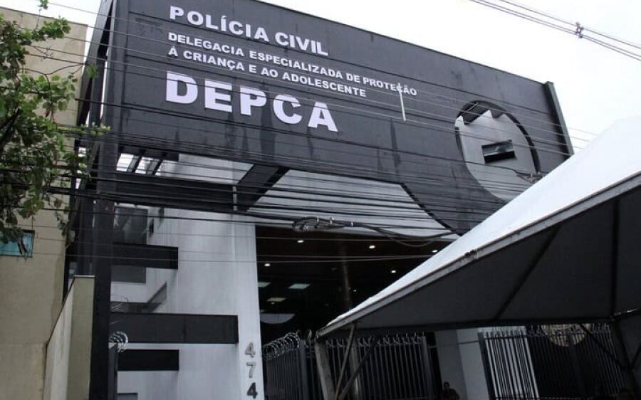 Homem de 60 anos é preso por importunação sexual contra adolescente em residência
