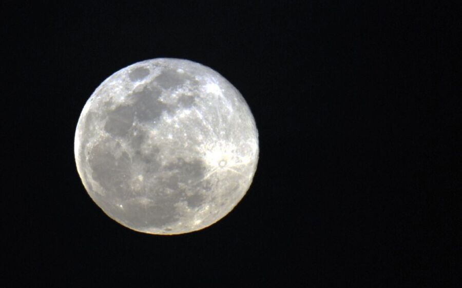 Primeira Superlua de 2026 poderá ser observada neste sábado
