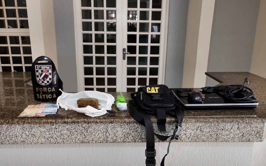 Polícia Militar prende jovem de 19 anos por tráfico de drogas em Coxim durante patrulhamento
