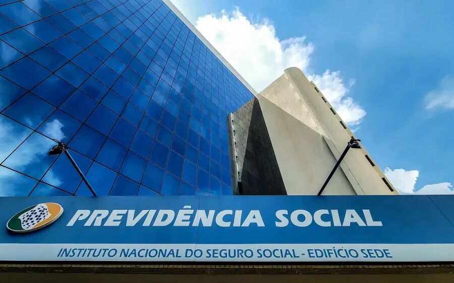 Lei sancionada proíbe descontos automáticos de associações em benefícios do INSS
