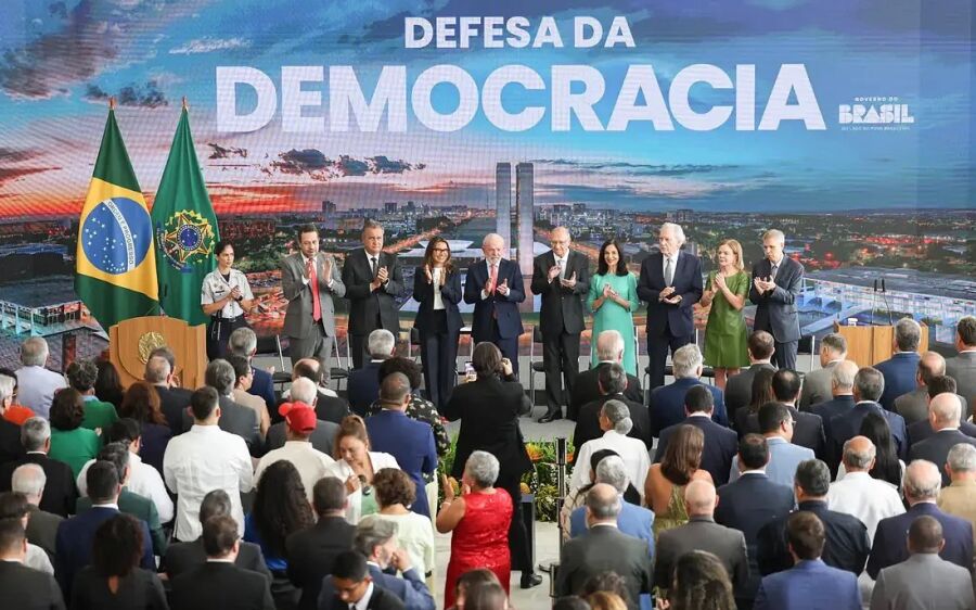 Lula veta integralmente projeto que reduzia penas para condenados pelos atos de 8 de janeiro
