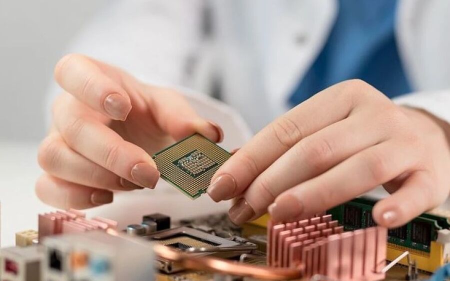 Ministério da Ciência lança programa para capacitar professores da rede pública em microeletrônica
