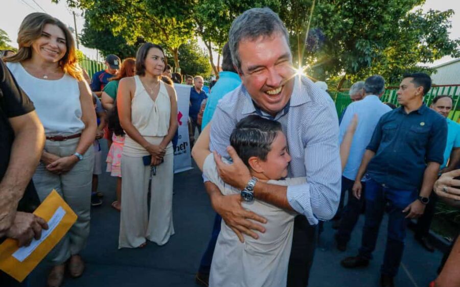 Riedel re&uacute;ne apoio dos 79 prefeitos de MS e lidera pesquisas, mas possivel segundo turno