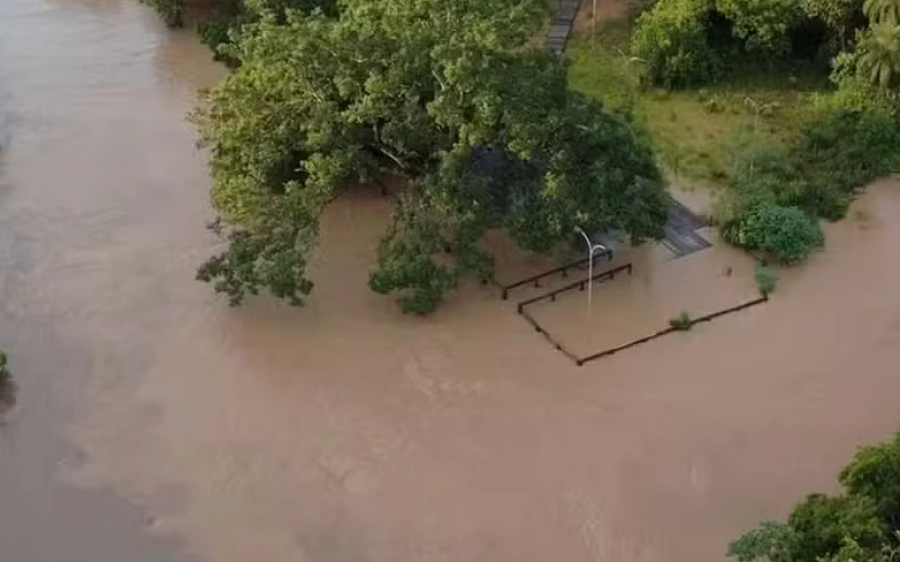 Chuva de 240 mm em 3 dias isola áreas rurais de Corguinho e prefeitura prepara decreto de emergência