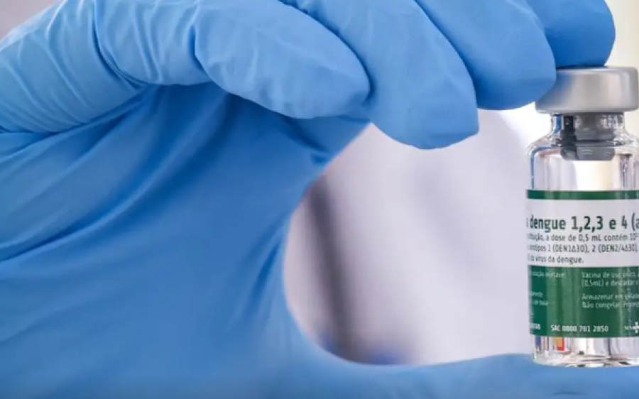 Começa vacinação de 1,2 milhão de profissionais de saúde contra dengue
