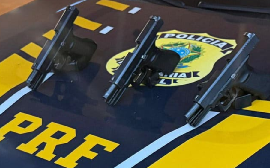 Mulher é presa com três pistolas presas ao corpo em ônibus na BR-463
