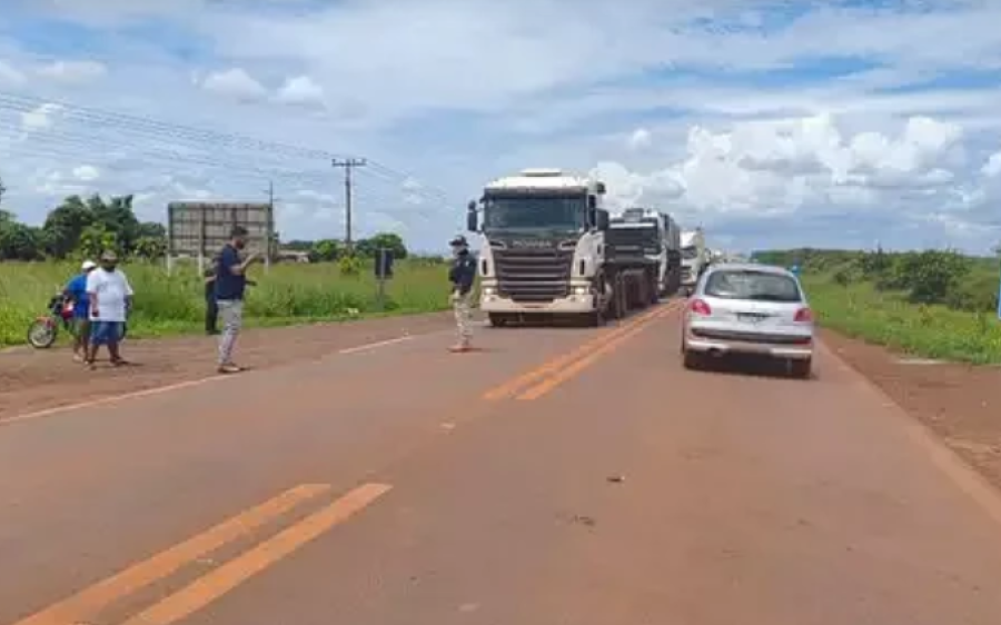 BR-163 é liberada após ficar interditada por quase 6 horas devido a protesto
