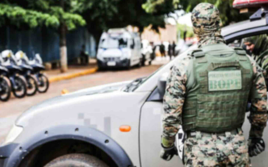 Adolescente é apreendido com arma usada em atentado motivado por guerra de facções em MS