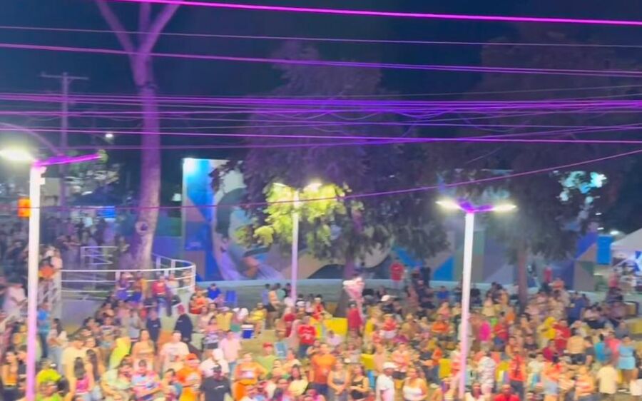 Primeira noite de Carnaval em Coxim movimentou público, programação segue neste sábado (14)